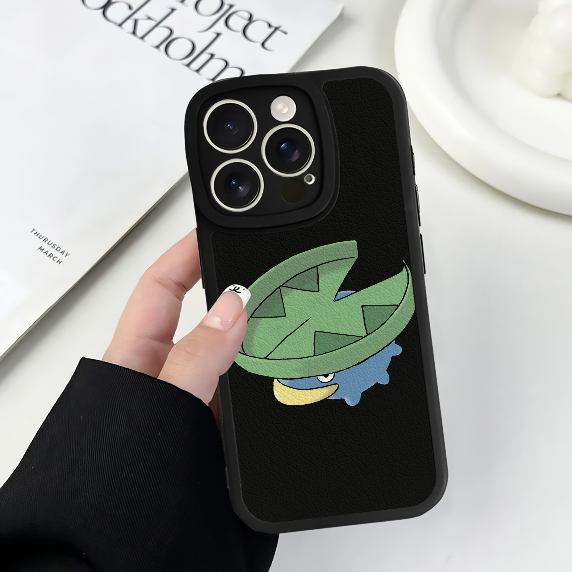 ポケットモンスター Pokémon 【iPhone 16シリーズ対応】シリコンスマホケース（レザー調） 材質：シリコン